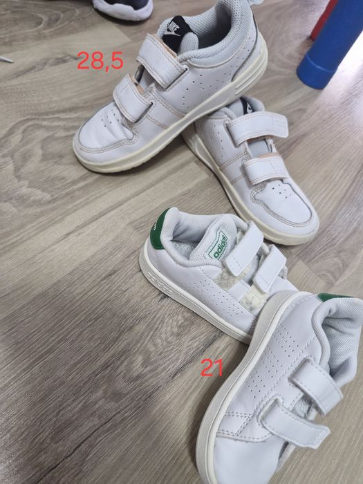 Adidasi si alte accesorii pentru copii