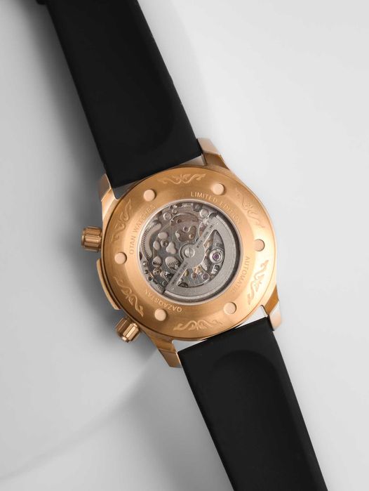 Продаю новые часы с гербом Otan