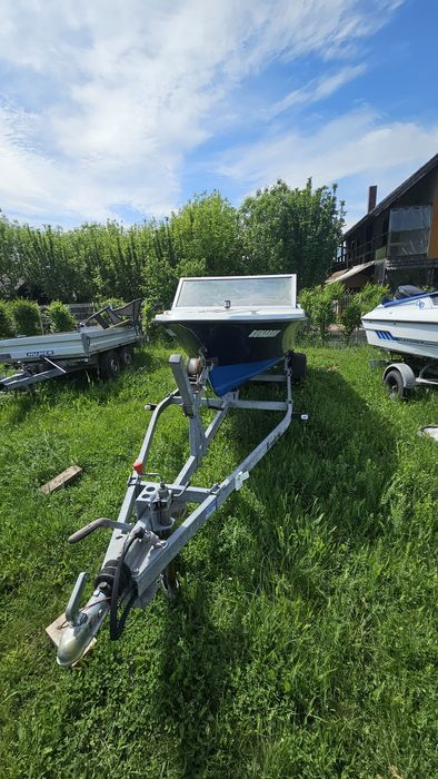 Barcă cu motor Yamaha