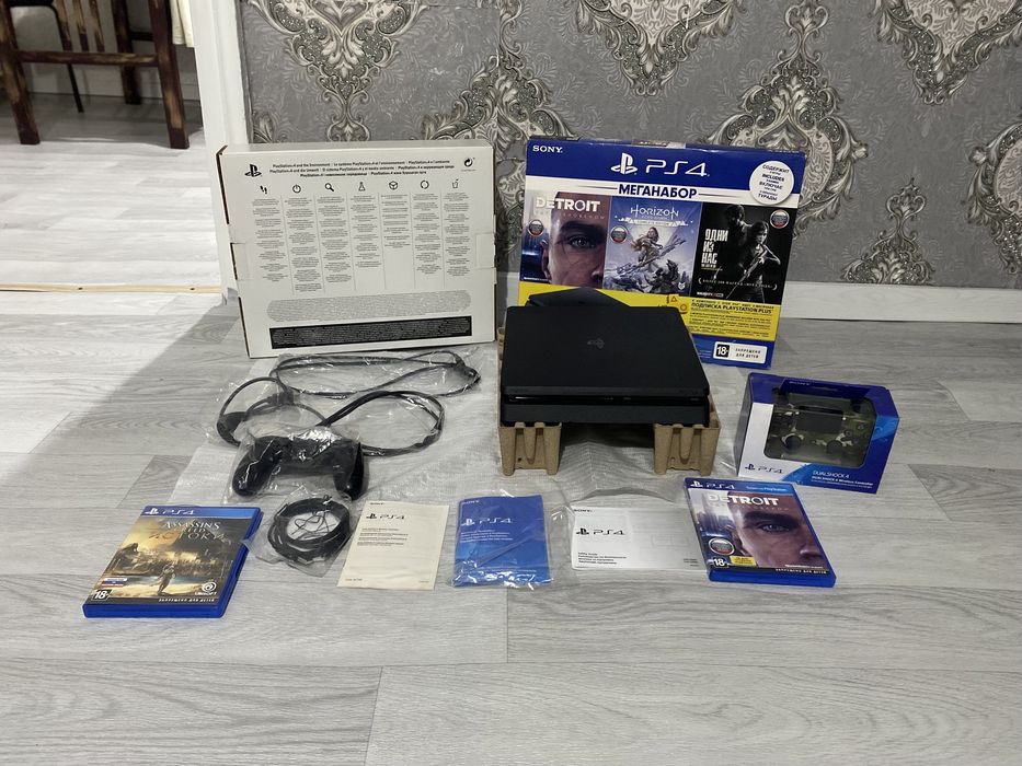 Продам playstation 4 slim 1тб новая