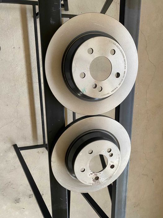 Чисто нови вентилирани задни дискове Brembo (09.A358.11) за Mercedes E-класа, CLS, GLK и др.