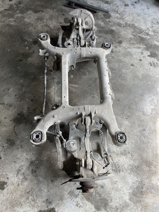 Punte spate dezechipata / Brat / fuzeta BMW f10 f11 seria 5 2012+