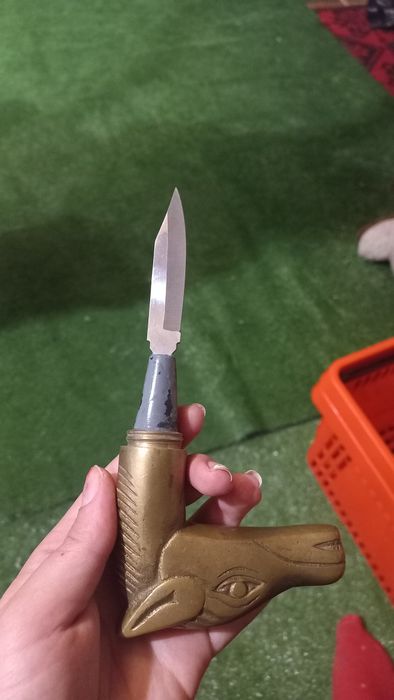 Стар бастун със скрито острие