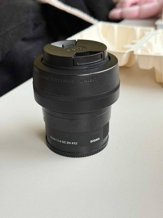 Напълно работещ SIGMA 30 mm f / 1.4 DC DN Sony E-mount + подарък