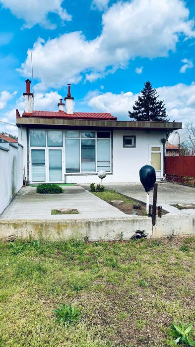 Продава се многофункционален имот във вилна зона в гр. Добрич