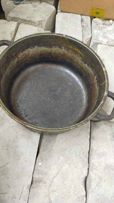 Продам казан с крышкой.