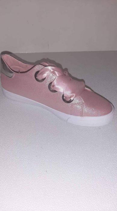 НОВИ  ! Дамски ОБУВКИ и Сандали