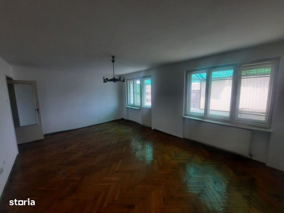 Vand apartament 4 camere semicentral - Satu Mare