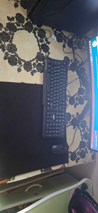 Kompyuter komplekti sotiladi.