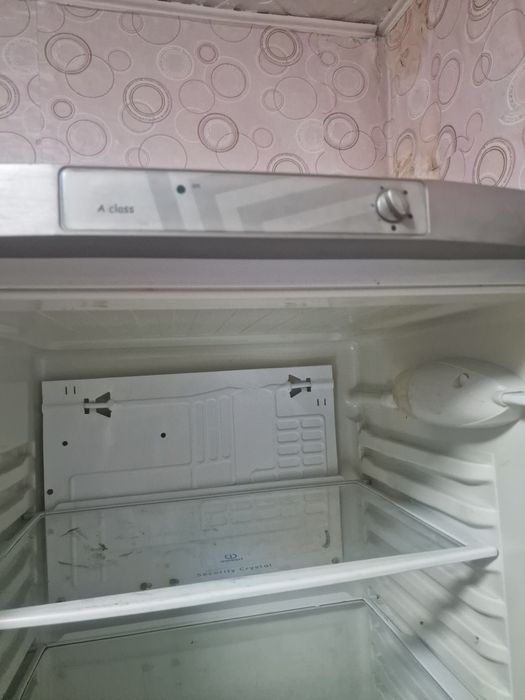 Продам холодильник дешово 8000