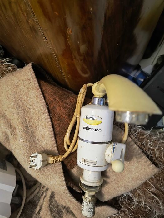 1Машинка за подстригване.   2нагревател  3бойлер.4касетофон сони