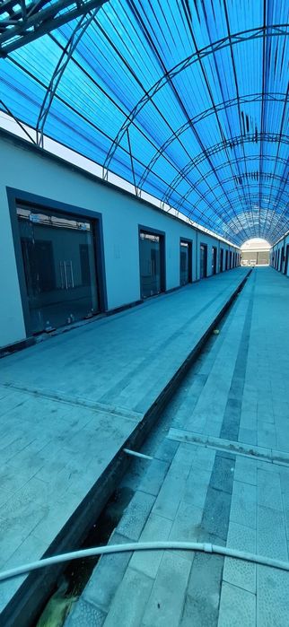 Urganch tuman dehqon bozorida 2 doʻkon sotiladi