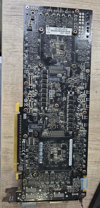 Vand placa video rara pentru colecționari GTX 690