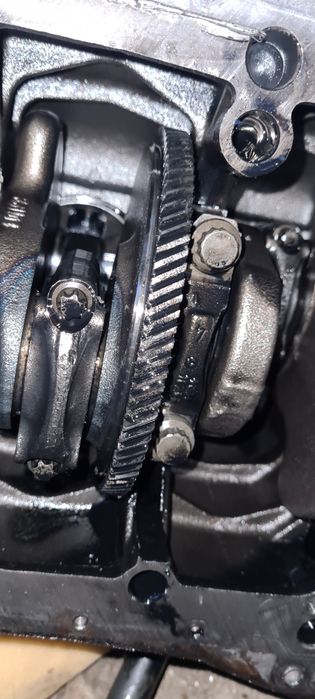 Двигател на части