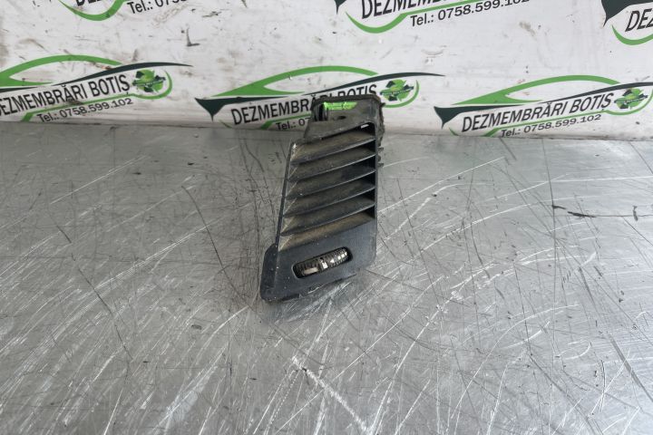 Grila ventilatie bord dreapta A9068300354 / A 906 830 03 54 Mercedes-