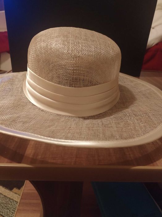 Palarie bej deschis, fir de bambus cu satin, eleganta