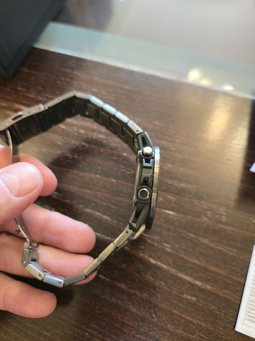 Часовник  Casio нез,следи от употреба!