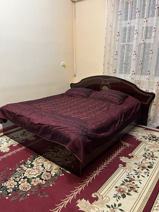 Спальний гарнитур сотилади