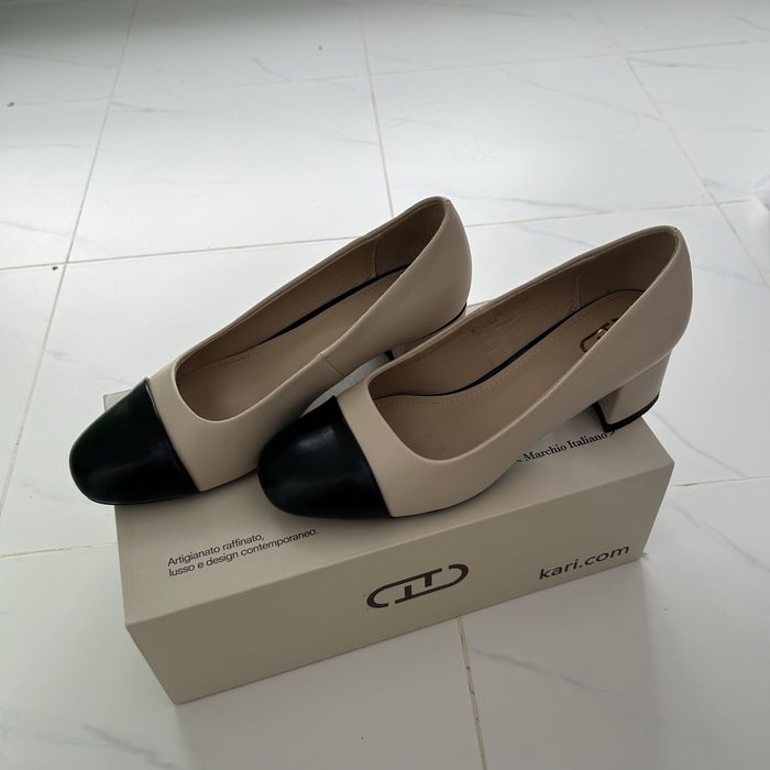 Туфли бежевые с черным носиком