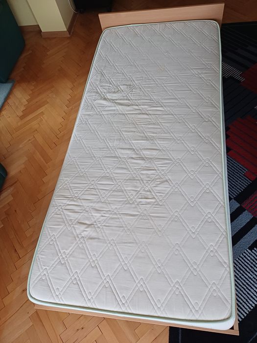 Единично легло с матрак и подматрачна рамка