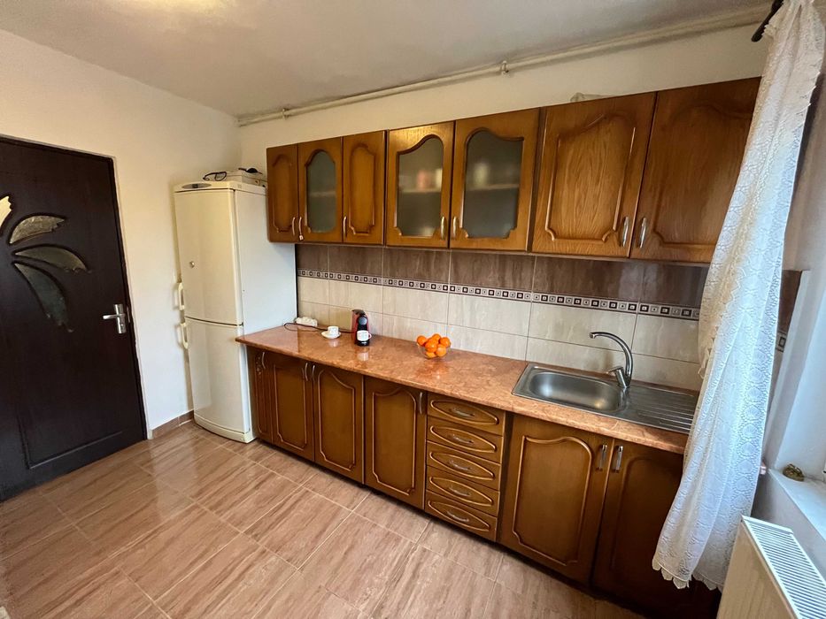 Apartament cu 2 camere, decomandat, zona Iiruc