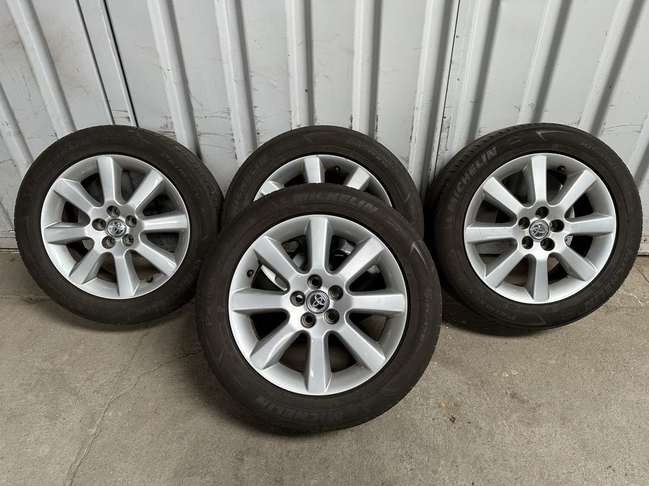 Jante originale Toyota din aliaj de 16 inchi echipate cu anvelope 205/55 R16
