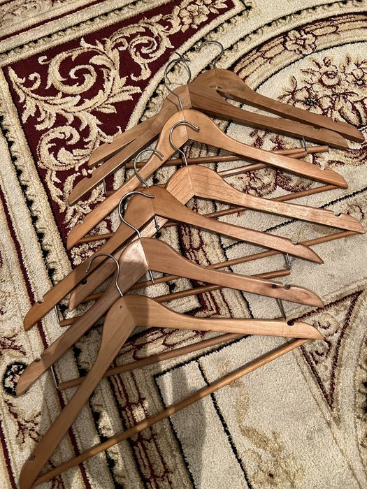 Вешалки деревянные и пластик