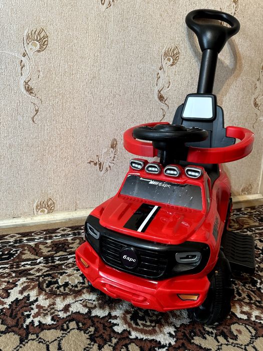 Продам детскую каталку-машинку