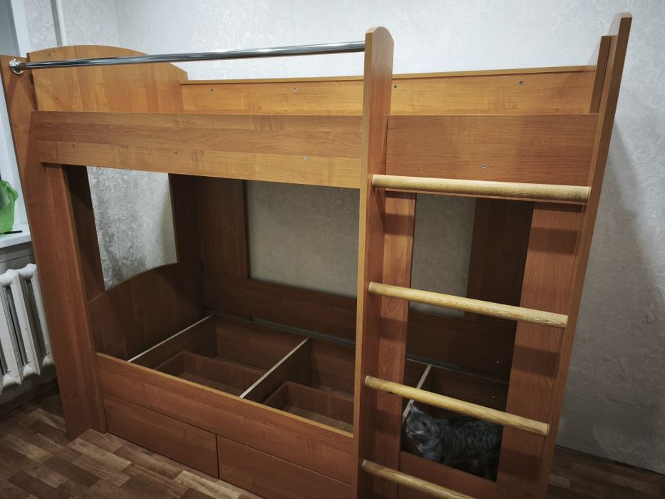 Двухъярусная кровать