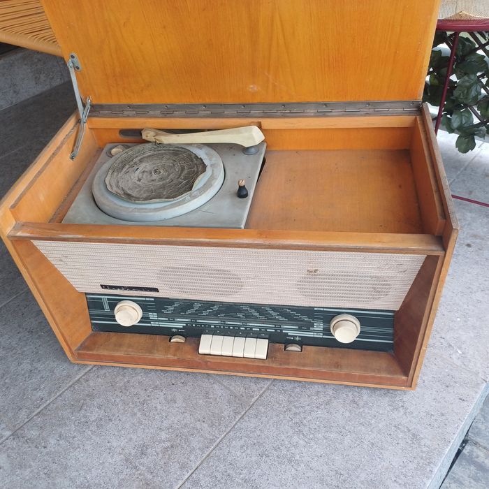 Radio vechi pe lămpi Electronica Darclee