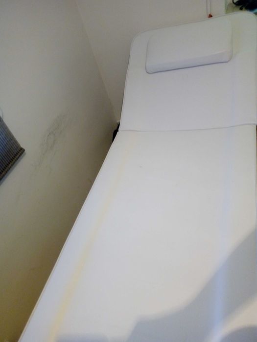 Vând aparatura pentru salon.Aparatele sunt noi