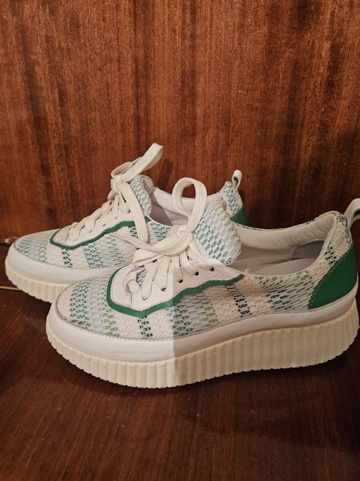 Продам кроссовки