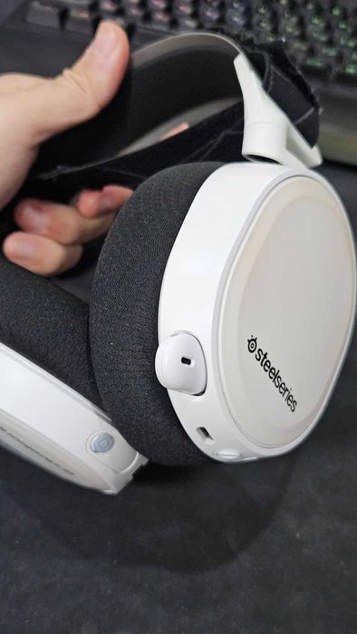 Игровые наушники Steelseries Arctis 7