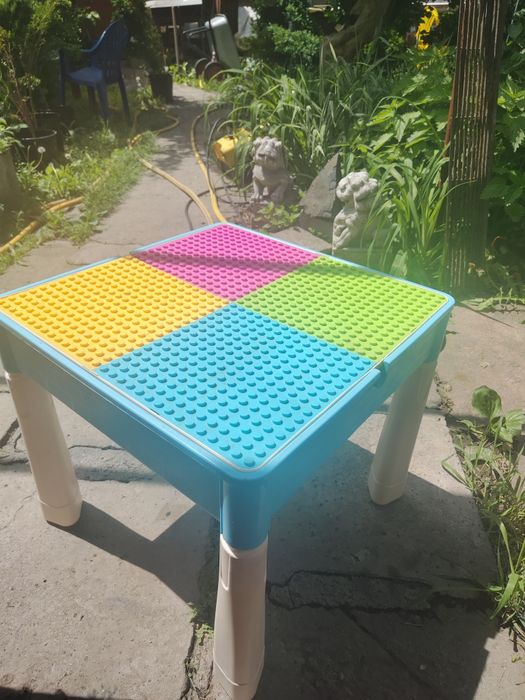 Столик детский для игры .Двух стророний.