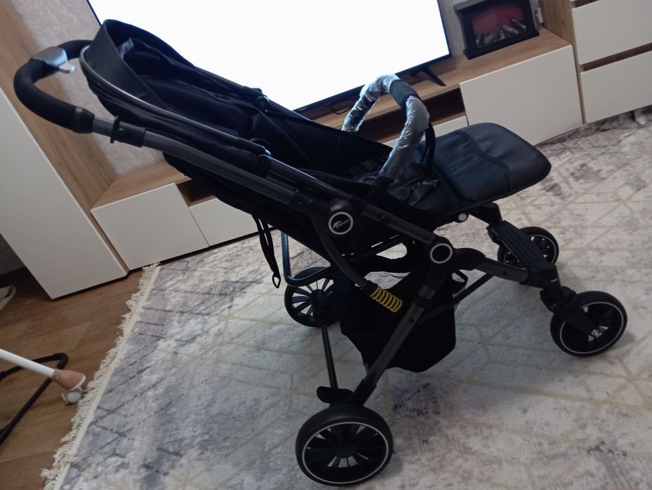 Продам новую коляску