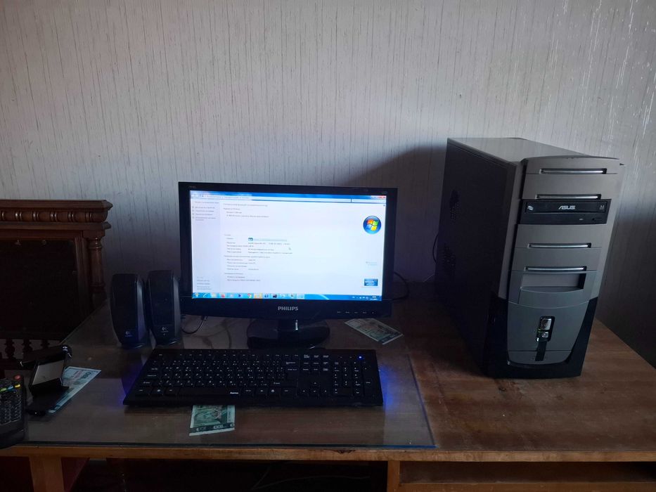 Компютър. монитор, клавиатура +подарък колонки и рутер