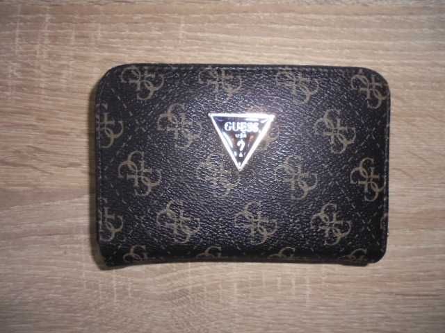 Малки портмонета на ''GUESS''