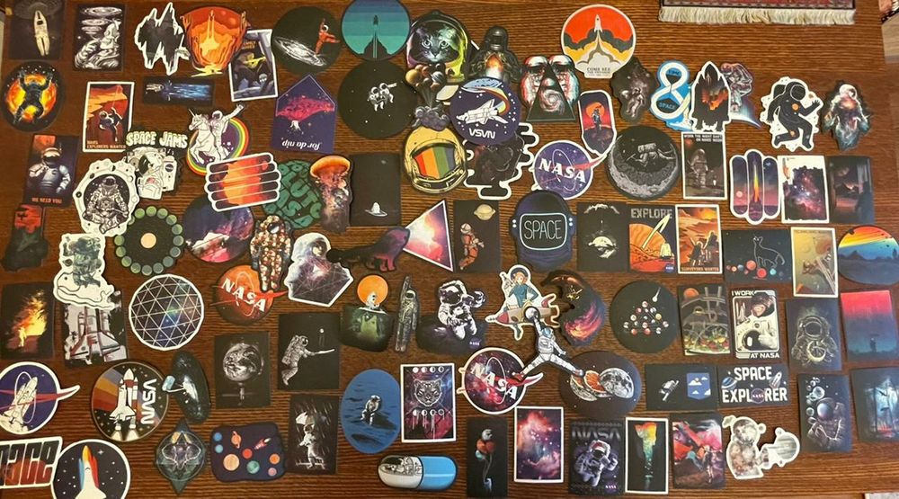 Наклейки   яркие