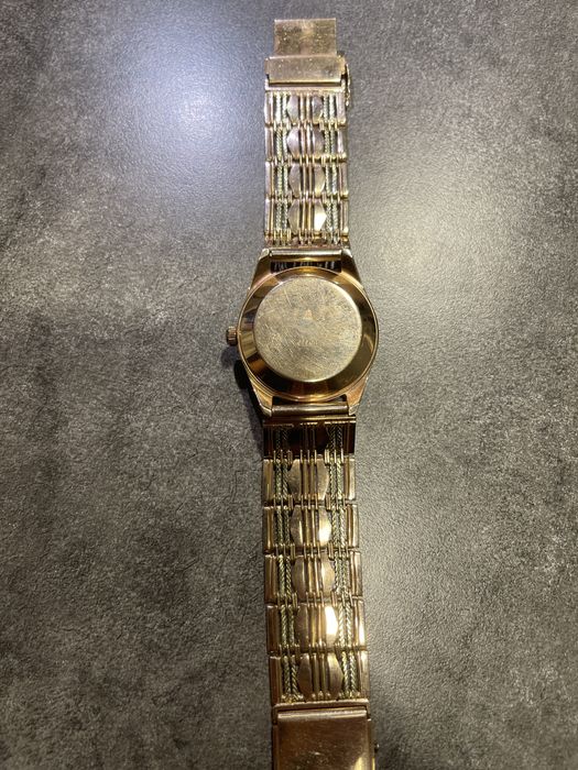 часы золотые наручные