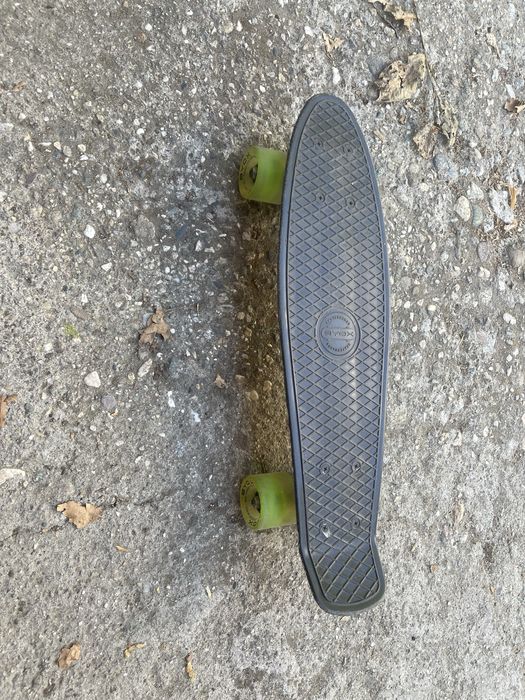 Пени борд налични 2 бр със светещи гуми