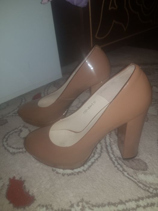 Продам новые туфли Basconi