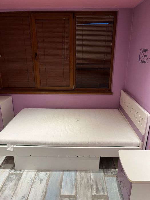 Комплект легло с матрак, нощно шкафче, бюро и шкаф