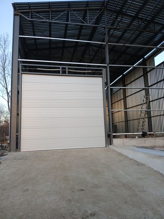 Ușa de garaj/ uși secționale/ usi tip rulou/ uși hală
