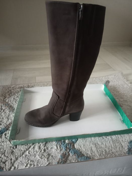 Продаю зимние сапоги