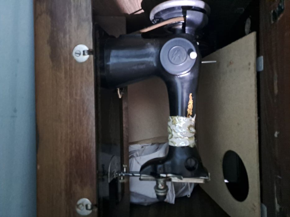 Продам швейную машину