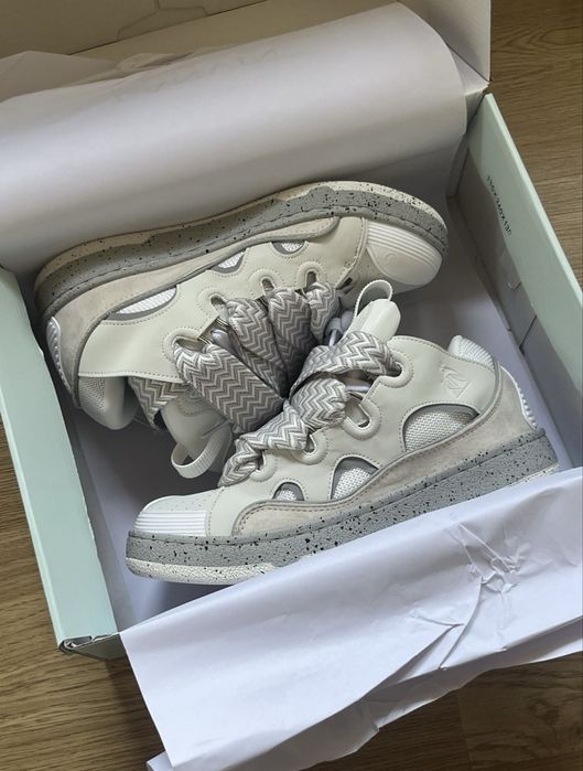 lanvin curb.