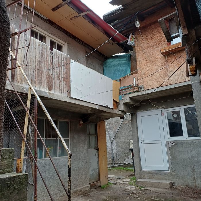 Închiriez spațiu garaj
