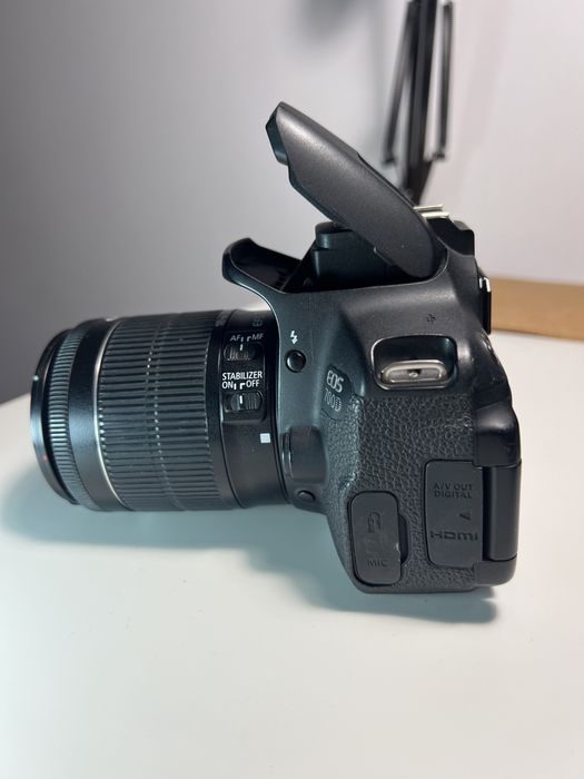 Canon EOS 700D DSLR + обективи  18-55mm & 55-250mm, 3 батерии,