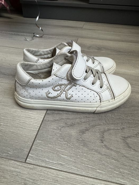 Продам кеды белые , кожа