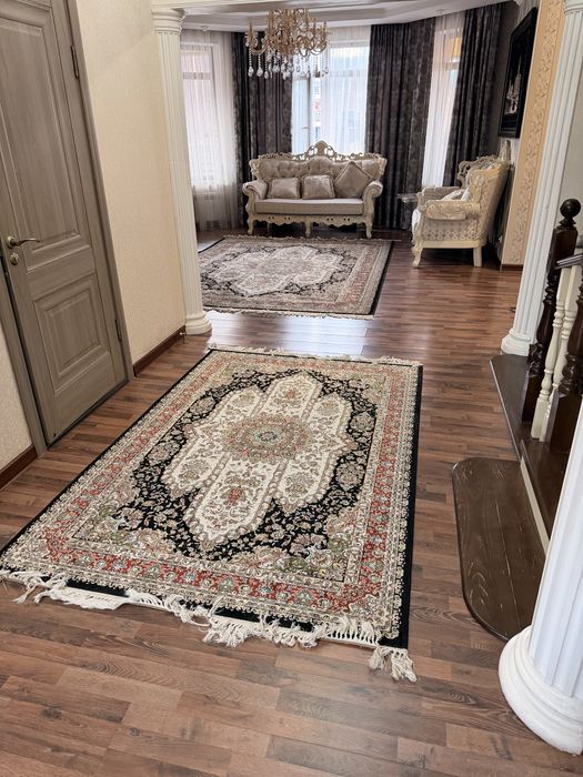 Продам ковер 2 шт в комлекте